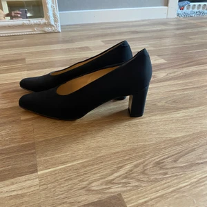 Klackar - Köpta på secondhand, storlek 38!💞köpare står för frakt 