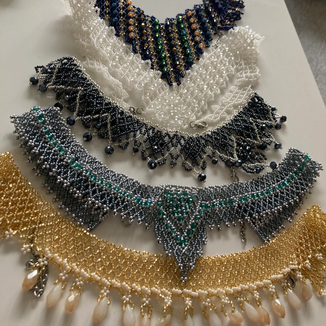 Handgjorda pärlhalsband 5 olika  - 90