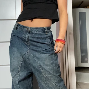Baggy jeans Victoria of Sweden  - Ett par baggy jeans från Victoria of Sweden! Dem är så långa för mig. Men dom är väldigt baggy. Passar nån som är över 1.68 eller något för desto länge man är desto lågmidjade är dom skulle jag gissa. 💖 dom är i stl 27 (s) 