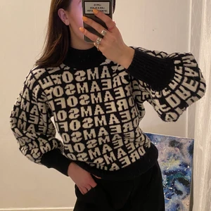 Tröja med text - En varm och tjock tröja som passar XS-S. 