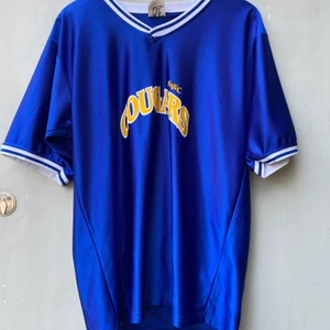 Second hand t-shirt - Osäker på vad det är för lag eller sport men ganska najs ändå 