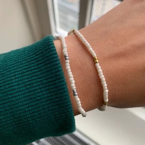 Pärlarmband - Säljer gulliga armband från vårt uf företag. 2 för 30. Man kan få välja färger 💕💕