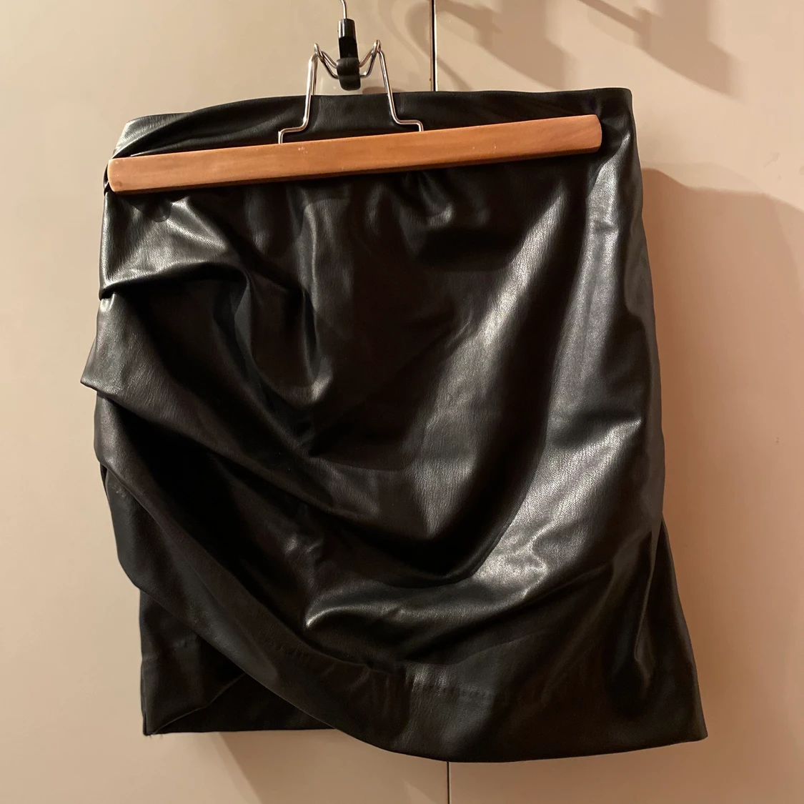 Svart skinnkjol  - 91