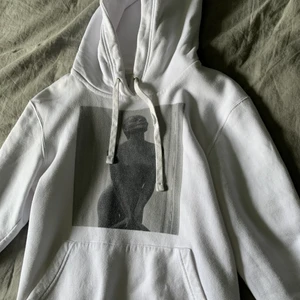 TheCoolElephant Hoodie - Säljer min TheCoolElephant hoodie i storlek Xs, den är i fint skick! Används inte längre, därav säljer jag den💘Kom privat vid frågor, nypris 600kr