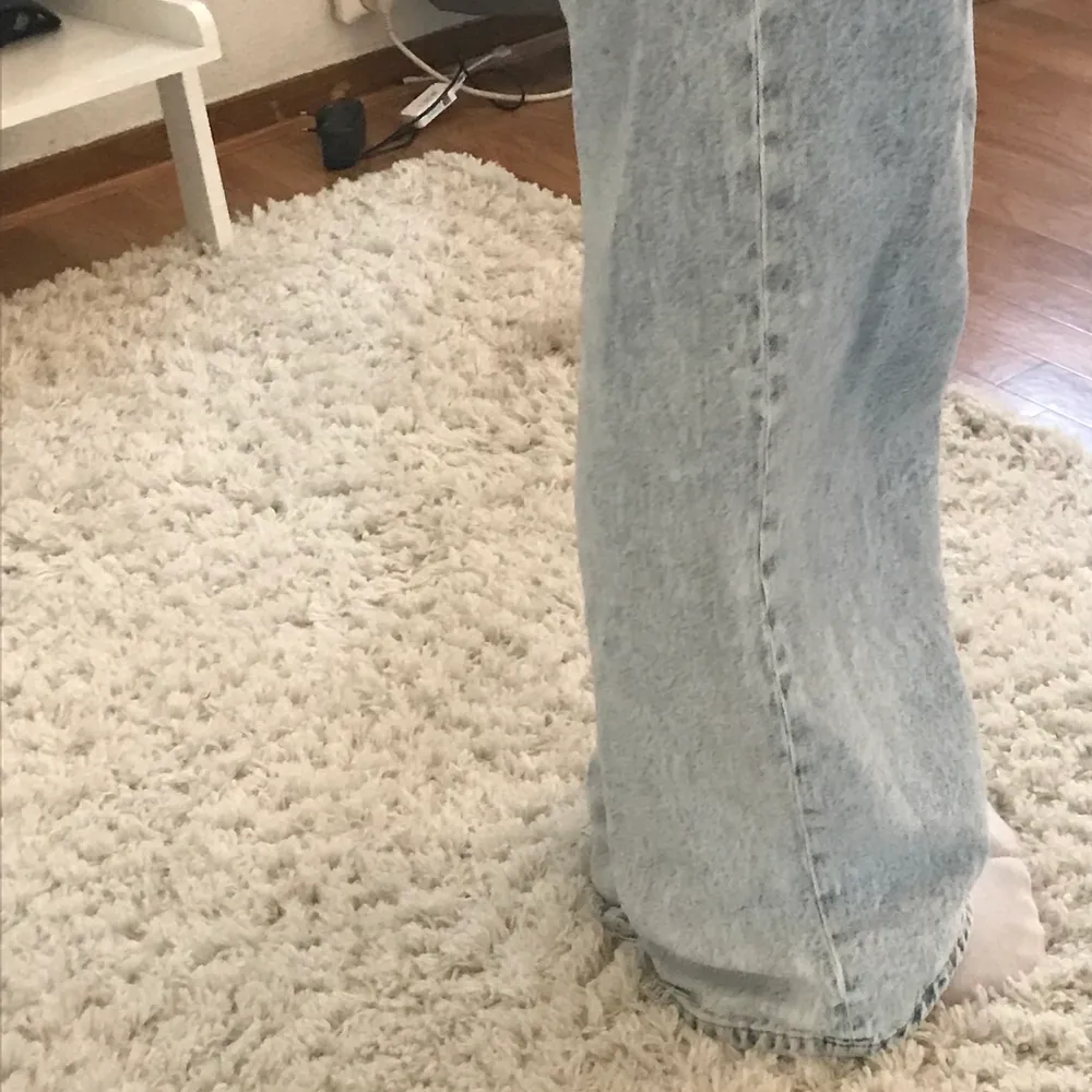 Monki jeans , storlek 29, använda fåtal gånger då dem blivit väldigt förstora för mig  💓. Jeans & Byxor.
