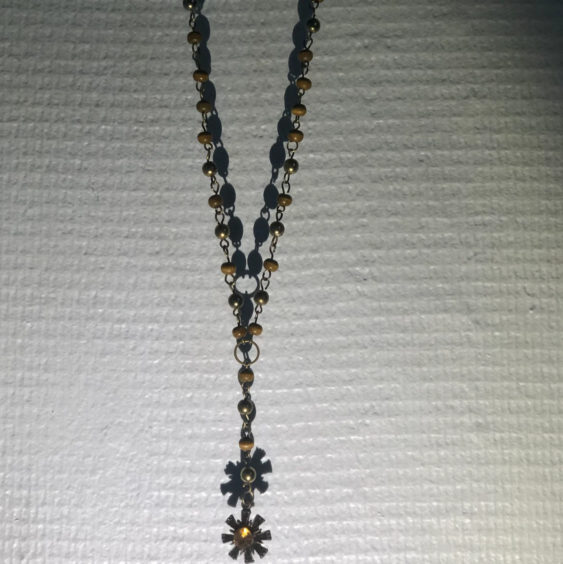 Halsband med träpärlor