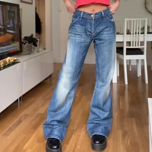 Diesel jeans - Skitsnygga baggy jeans från diesel! Säljer då de tyvärr är för stora för mig! Storlek w32, innerbenslängd: 85cm, ytterbenslängd: 110cm! Skriv privat för fler bilder/mått!! :)