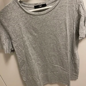 T-shirt  - T-shirt från BikBok. 