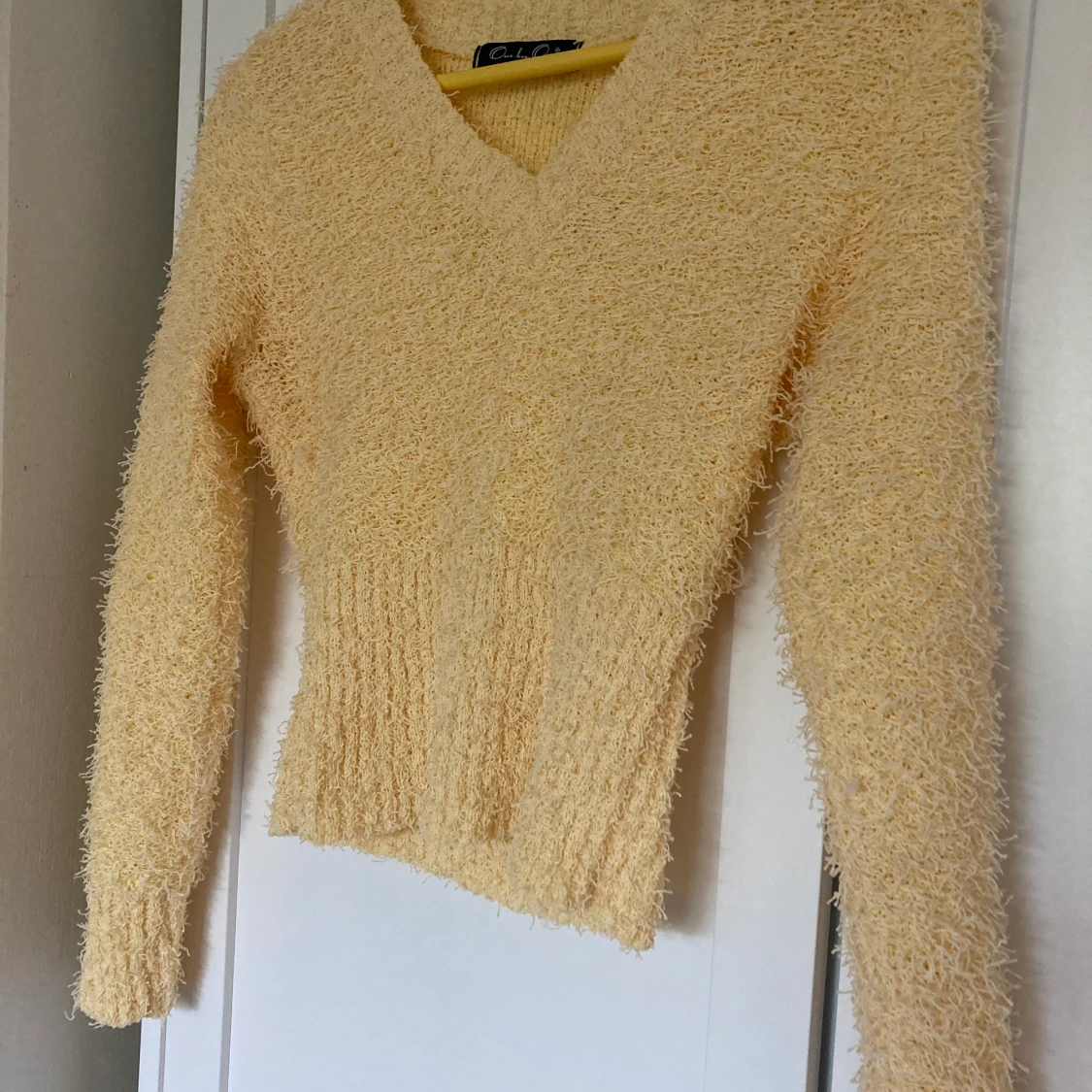 Gul tröja i storlek XS - 90