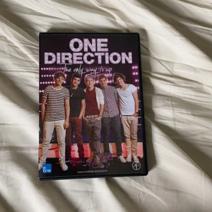 One direction  - Säljer denna one direction skiva. Säljer för att jag aldrig använder står bara som prydnad. Mitt pris är 20kr. Köparen står för frakt✨