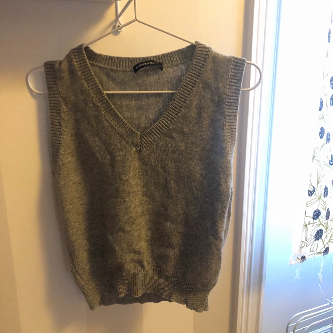 grå stickad väst - 90