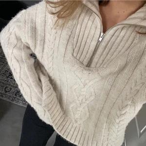 Tröja med dragkedja - Jättefin stickad med dragkedja ifrån mango☺️