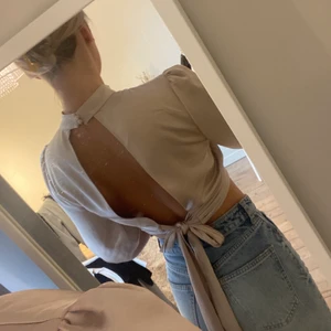 festtopp med öppen rygg - snyggaste toppen med öppen rygg!!! Perfekt festtoppen och helt i nyskick då jag endast använt den en gån