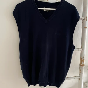 Väst - Marinblå väst köpt på second hand💙