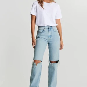 90s high waist jeans - Säljer dessa populära fina gina jeans då dom inte kommer till användning. Köpte dom för 599kr säljes för 250 då ingår frakten :)