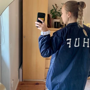 Jacka  - Jacka från HUF, köpt på second hand. Strl L men passar till M också