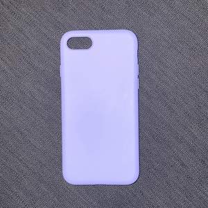 Fin och nyskick silikon skal till iPhone 8. Superfin lilla färg :) frakt ingår! 