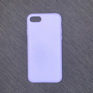 iPhone 8 case - Fin och nyskick silikon skal till iPhone 8. Superfin lilla färg :) frakt ingår! 