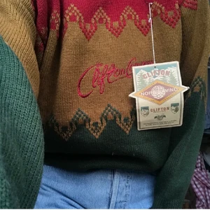 Stickad - Stickad tröja i tre färger, helt oanvänd, frakt tillkommer 