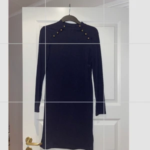 Klänning - Klänning storlek 38