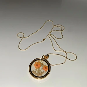 Halsband - Fint halsband med blommor i 🌼