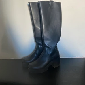 Boots - Från monki ! storlek 40