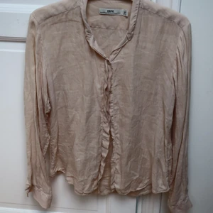 Linneskjorta Hope - En härlig linneskjorta från Hope i beige. 