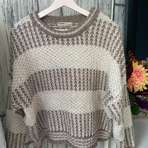 Stickad tröja - Stickad tröja från Pull&Bear i S. Sitter overzised 