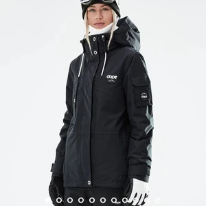 Dope jacka  - Den är typ aldrig använd , inga skador alls eller fläckar som inte går bort , har en liknande säljer därav . Den är väldigt varm , passar bra som slalom jacka . Skriv gärna vid frågor 