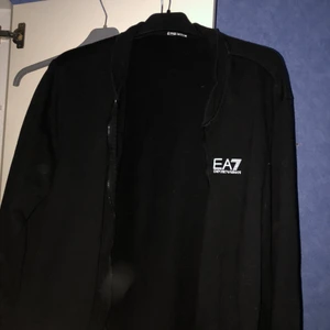 EA7 tröja - använd fåtal gånger. 
