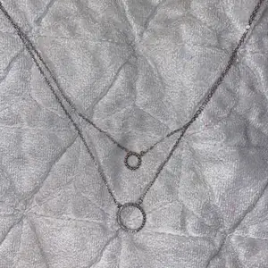tjusigt silver halsband som har används ett fåtal gånger 💌 (skriv för fler bilder)