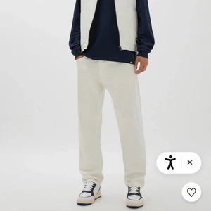 Pull&bear standar jeans storlek 36/32 - Dessa byxor är alldeles för stora i midjan för mig så jag rekommenderar ett bälte