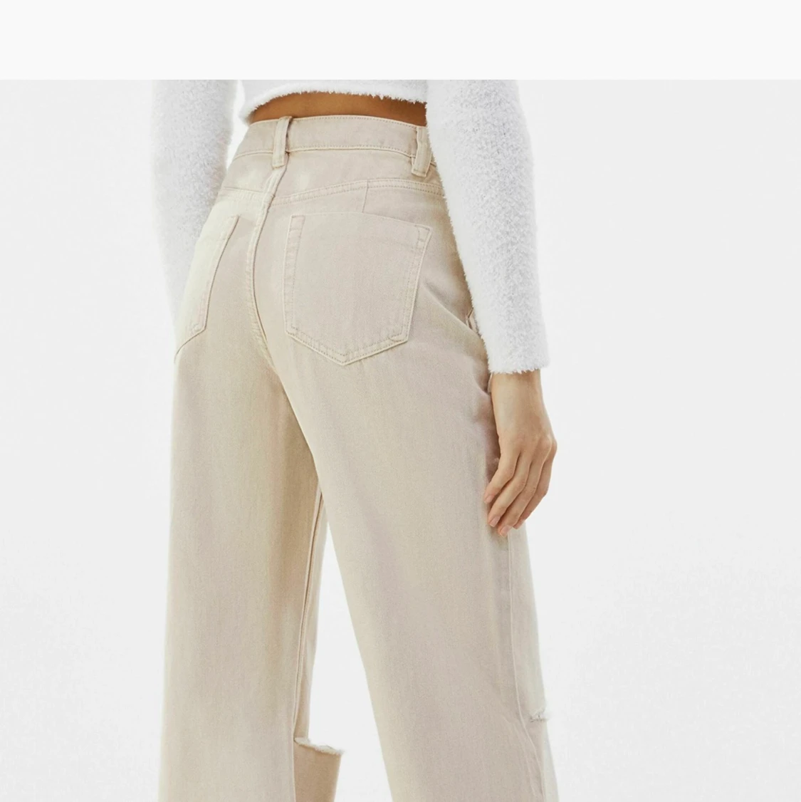 Oanvända jättefina beige flared jeans - 90