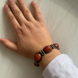 Vintage armband  - Så fint vintage armband som var min mammas! Justerbar till tre olika storlekar 