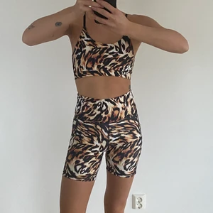 Träningskläder i shorts och sport-bh set - Träningskläder i shorts och sport-bh set från XO active. Sport-bh storlek S och shorts storlek XS