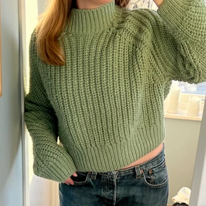 Stickad tröja grön Hm - Fin och mysig grön stickad tröja från Hm! Knappt använd, så den är i mycket gott skick. 