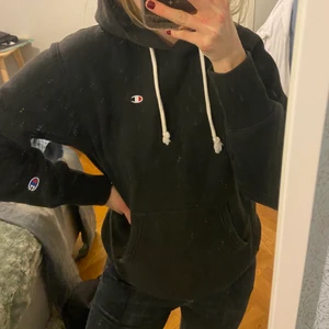 Champion Hoodie - Den är lite hårdare i materialet men ganska cool ändå!!