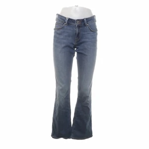 lågmidjade flare jeans - Assnygga lowwaist flare jeans från lee! Passar mig som har 36/38
