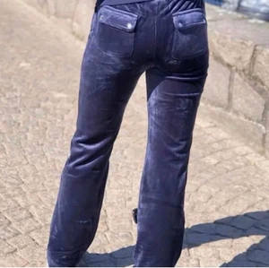 Juicy mjukis - Intresse koll på mina juicy byxor säljer eftersom d ej kommer till användning , d är bara att skriva för flera bilder, har ej fickor där fram (ej vida) från pondus