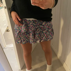 Zara kjol  - Snygg kjol från zara i storlek 34. 