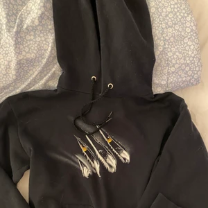 Hoodie - Hoodie köpt på beyond retro, endast använd en gång