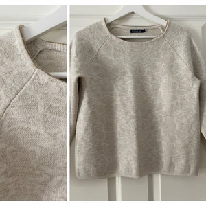 Tröja fr. Stockh lm - Tjockare tröja med gulddetaljer fr. märket Stockh olm. Strl. S.  Ingenting att anmärka på. 