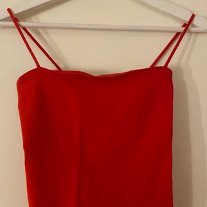 Magtröja - Röd magtröja från Gina. Använd någon enstaka gång.