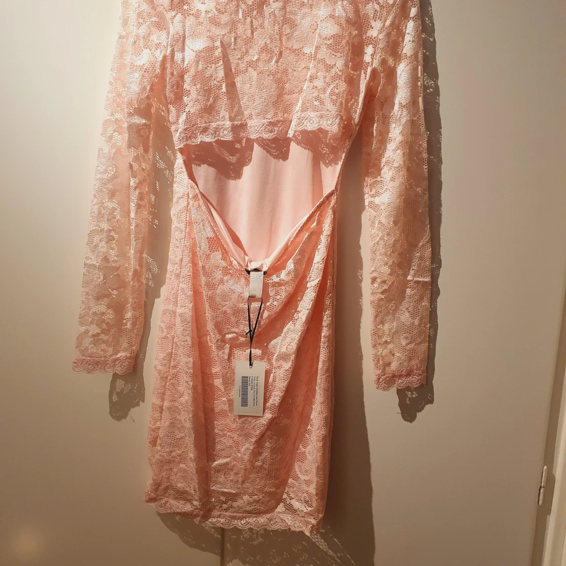 Ljusrosa klänning i spets  - 91