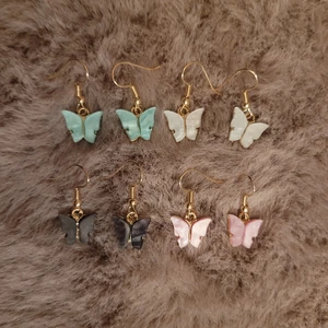 Fjärilsörhängen  - Finns snart i fler färger, pluppar ingår