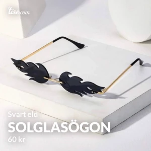 Solglasögon - Solglasögon köpta från SHEIN i somras, aldrig använda då de inte passar min huvudform.  Priset är inklusive frakt!📦