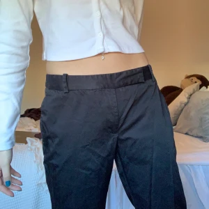 Kostymbyxor  - Fina kostymbyxor från Zara super fint skick.slutsålda mitt bud börjar på 200kr + frakt ❤️ bud just nu : 270 + frakt 