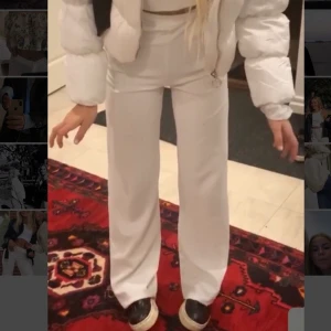 Vita byxor  - Säljer mina favorit byxor (om de kommer ett bra pris)💞 Detta pågrund av att jag har flera liknande      :(. (Har lite defekter, skriv privat för att på bilder)❤️perfekt längs, man kan klippa om dem är för långa