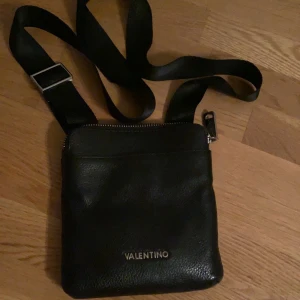 Valentino axelväska - Väldigt bra skick 10/10