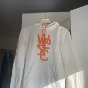 Wesc Hoodie - En Wesc hoodie i storlek M. Använd fåtal gånger. 